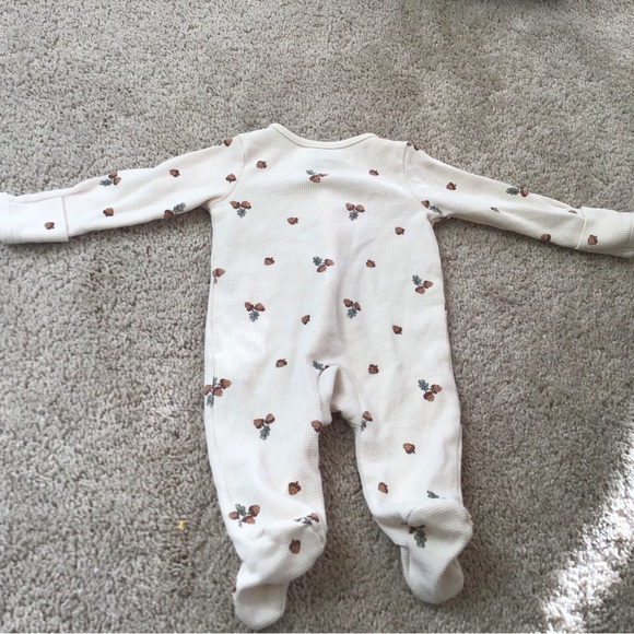 Carter’s pajamas, Size 3M, excellent condition.
Sold as a Bundle of 4 pieces. - Picture 9 of 9